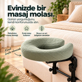 Yatak kenarına takılı Iscomfy masaj başlığı ve adaçayı yeşili yüz yastığı